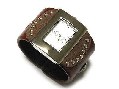 Fashion wide leather band bangle watch