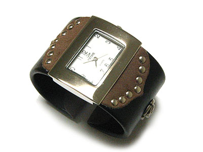 Fashion wide leather band bangle watch