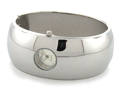 Round metal bangle watch