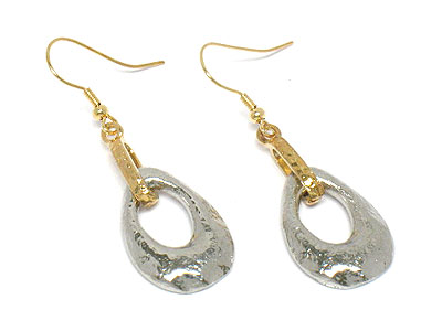 Antique feel flat surface metal earring