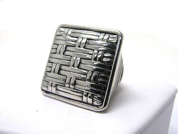 Textued metal deco square stretch ring