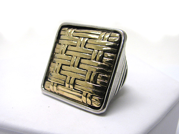 Textued metal deco square stretch ring