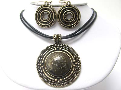 Antique look large round formaica stone medallion neckalce earring set erarring set