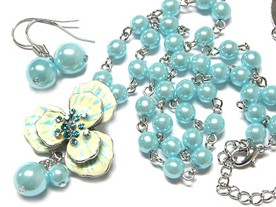 Crystal and epoxy flower pendant pearl beads strand necklace and earring set