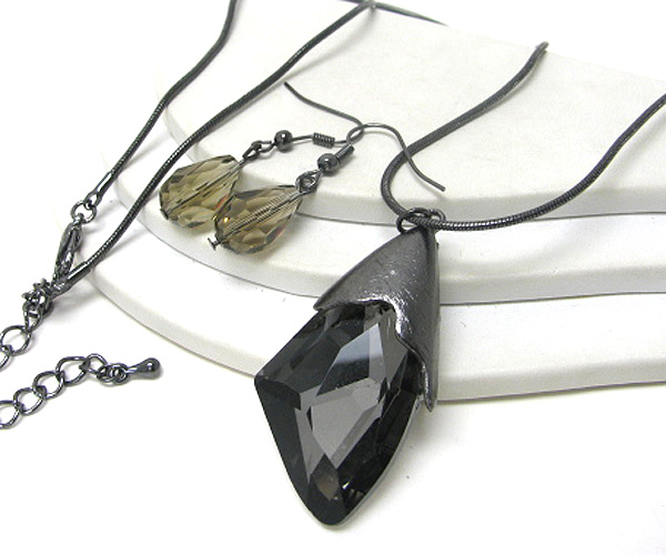 Facet crystal and scratch metal pendant necklace earring set