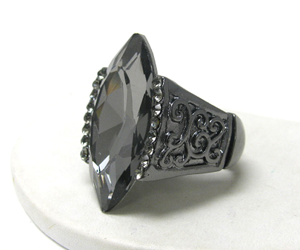 Crystal stud arrowhead stretch ring