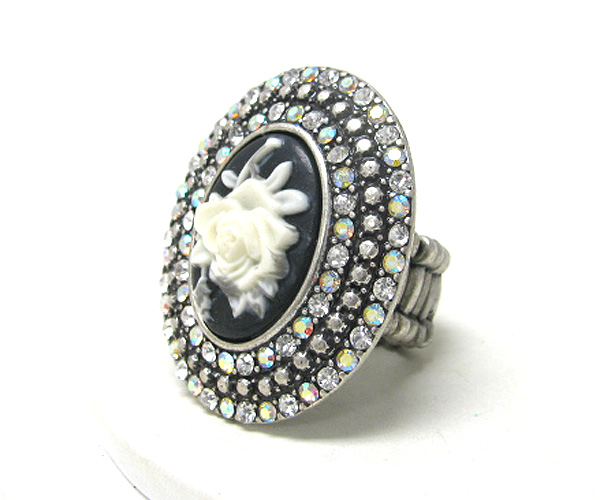 Oval multi line crystal and cameo stretch ring