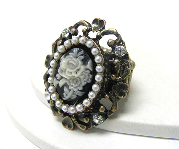 Pearl and crystal deco flower cameo stretch ring