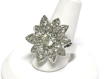 Crystal and cubic decorated flower ring