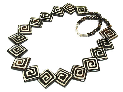 Ethnic style wooden disk link necklace