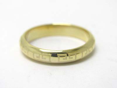 Pattern engraved sime metal ring