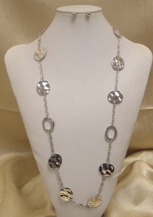 Hammered metal disk and ring link long station necklace earring set