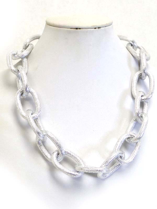 Textured thick metal chain necklace