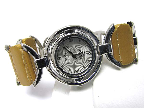 Round face leather and metal band watch