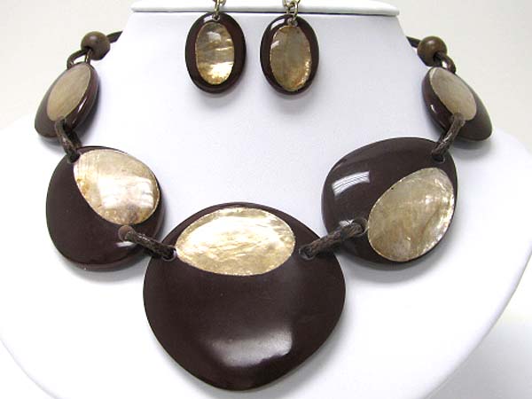 Shell engraved formica disk link necklace earring set