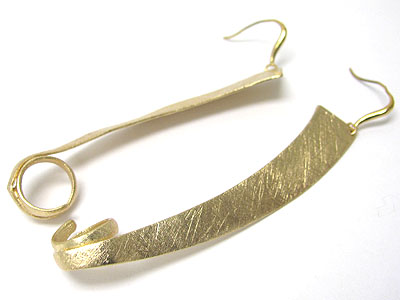 Scratch metal coiled drop earring - brass metal