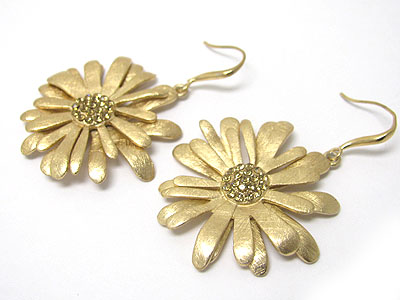 Crystal stud flower scratch metal earring - brass metal