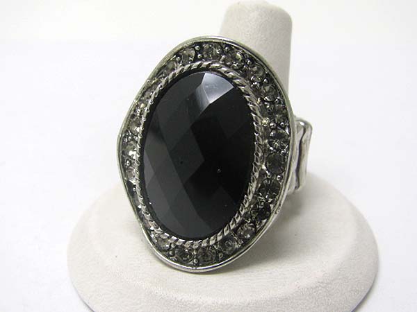 Facet oval glass stone and crystal stretch band ring