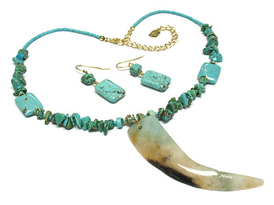 Turquoise beads and shell tusk necklace and earring set