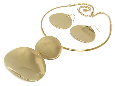 Round metal disk half choker necklace and earring set