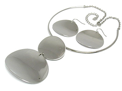 Round metal disk half choker necklace and earring set