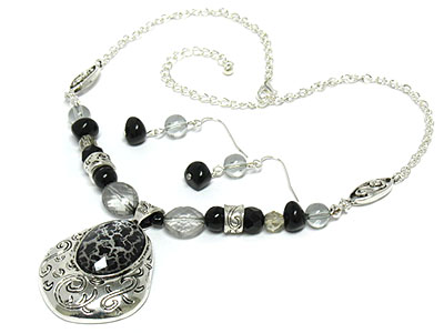 Filigree metal anmial skin pattern peandant and beads strand necklace and earring set