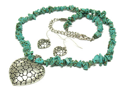 Heart pendant turquoise particle necklace and earring set