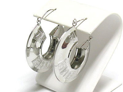 Metal round hollow earring