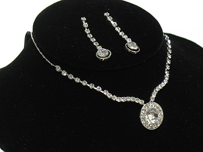 Rhinestone round pendant necklace and earring set