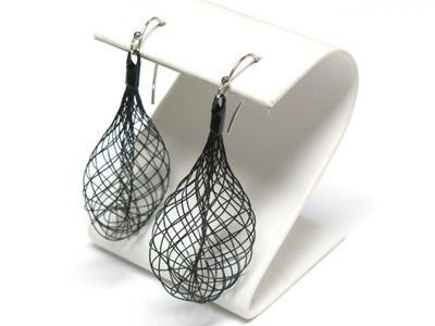 Colored metal net drop earring