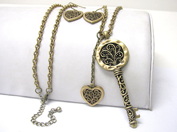 Detail filigree metal key and heart pendant long necklace earrign set