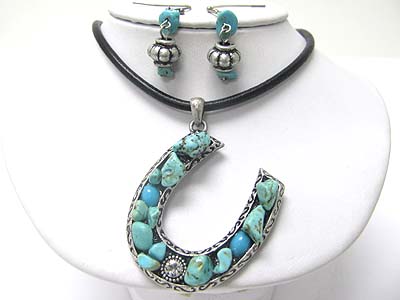 Crystal and natural chip stone deco horse shoe charm cord necklace earring set