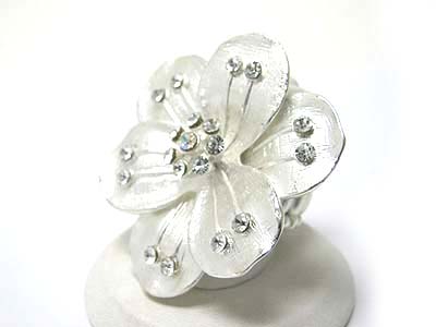 Crystal stud scratch metal flower stretch ring