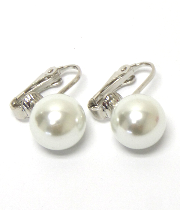 Single pearls drop earrings