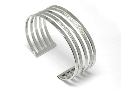 Five line metla cuff bangle