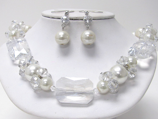 Pearl beads and glass stone necklace set