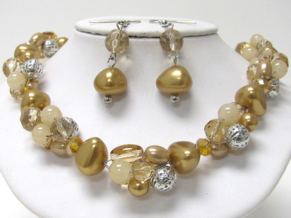 Pearl beads and glass stone necklace set