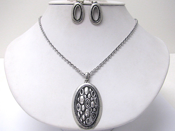 Metal art deco oval medallion neckalce earring set