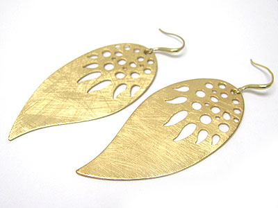 Cut out leaf scratch metal earring - brass metal