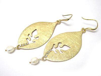 Cut out leaf scratch metal earring - brass metal