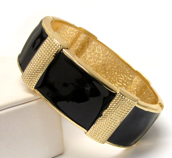 Textered metal and epoxy multi rectangle pattern on hing bangle