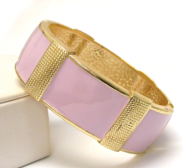 Textered metal and epoxy multi rectangle pattern on hing bangle