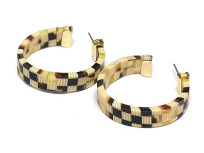 Mosaic dandy synthetic shell arc earring