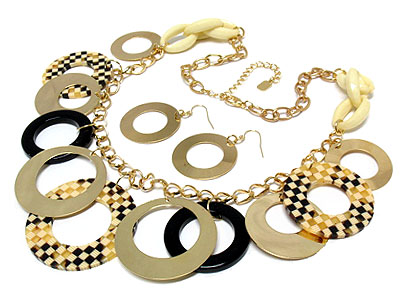 Mosaic dandy synthetic shell disk and metal deco long necklace and earring set