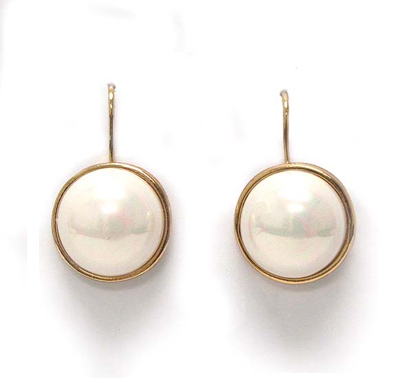 Simple pearl opal color earring