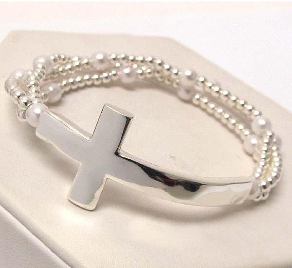 Hammered and curved metal cross stretch bracelet