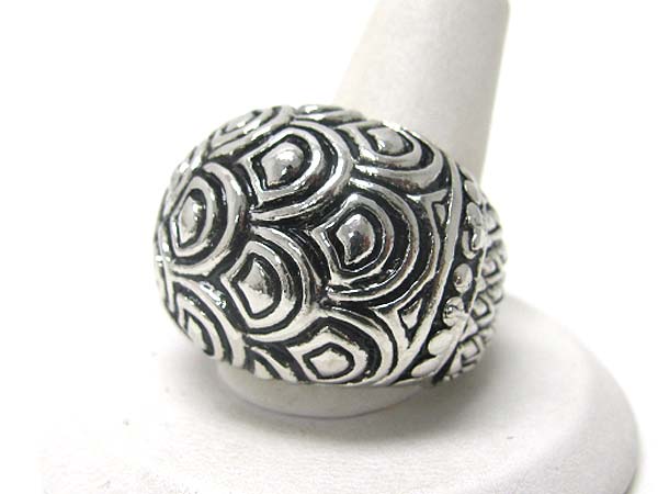 Textured puffy metal stretch ring