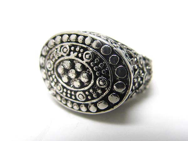 Textured wide oval metal stretch ring