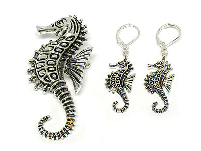 Metal casting seahorse pendant and earring set