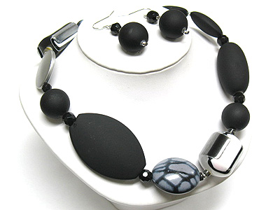 Acrylic and glass large beads neckalce and earring set